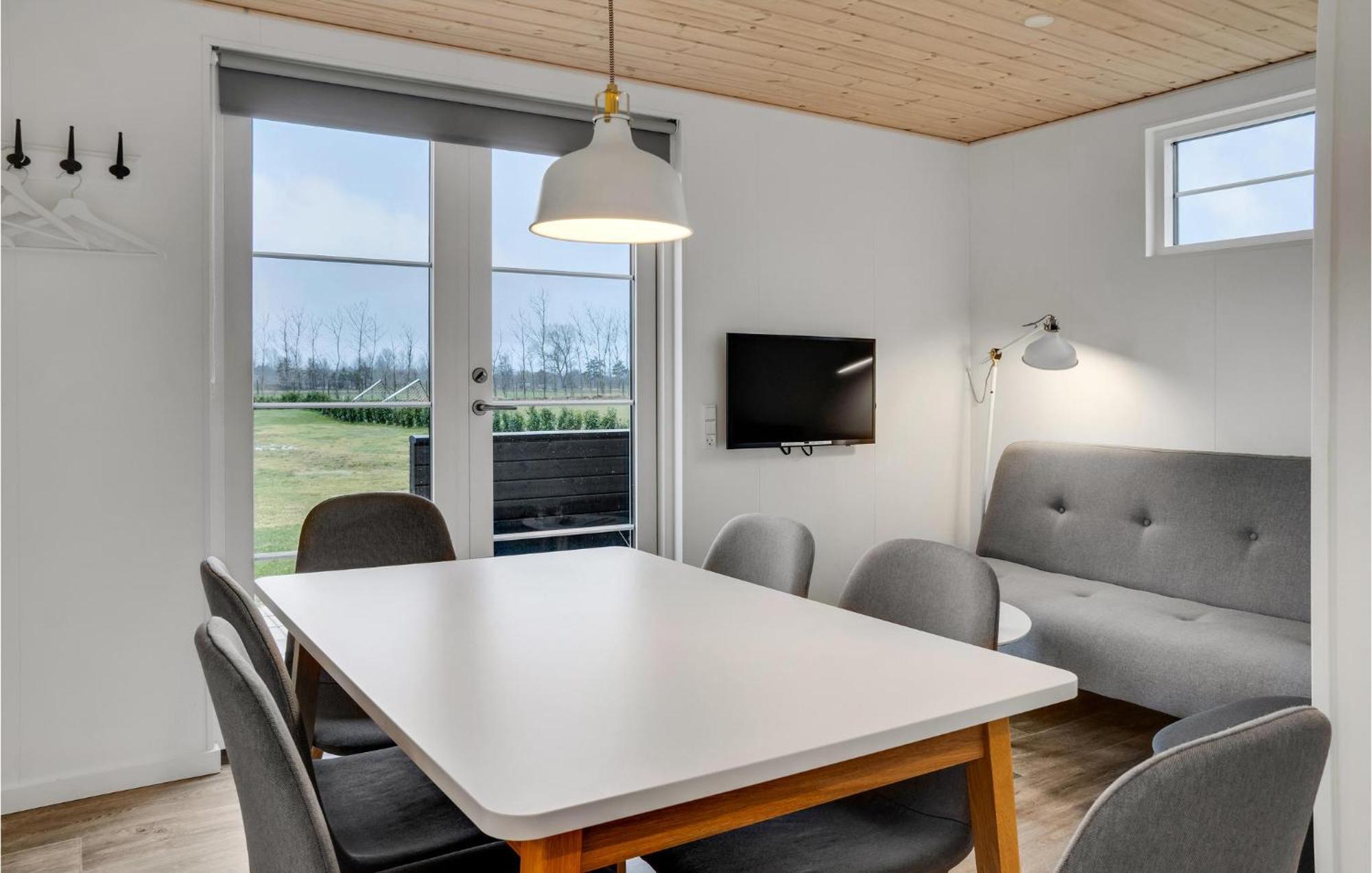 Amazing Apartment In Vaeggerlose With Kitchenette Bøtø By Екстериор снимка